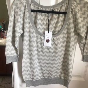 Sweater with an air of sweetnesses